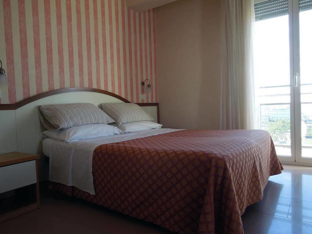 Hotel Mondial Bellaria – Igea Marina Kültér fotó